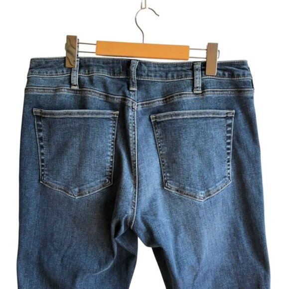 Silver Most Wanted Mid Rise Skinny Jeans Size 34 Dark Wash Frayed Hem - Picture 8 of 13